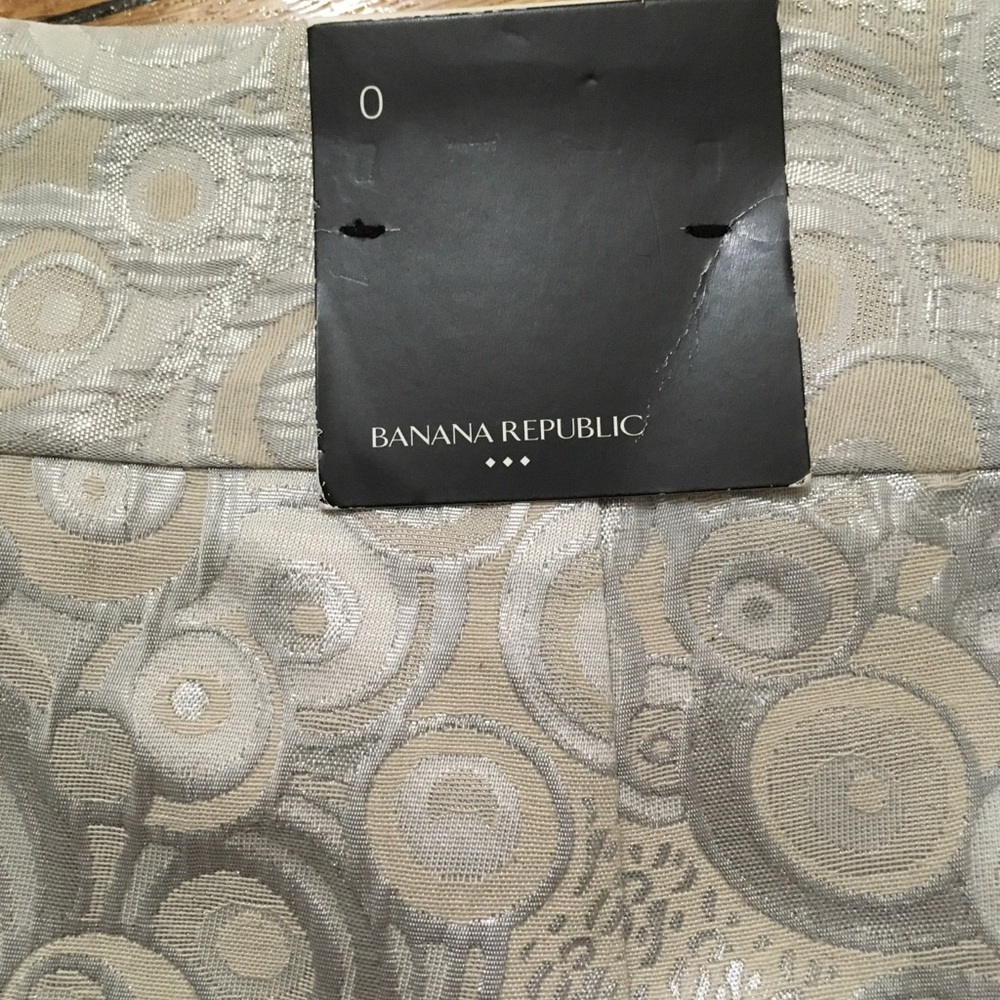 Beautiful silver/white mini skirt Banana Republic - Picture 2 of 7